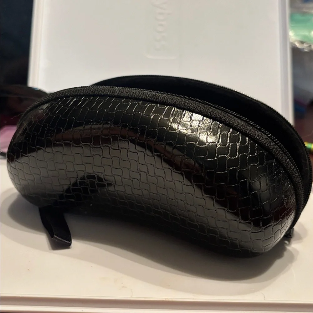 Sunglasses Oscar de la Renta NWT w/Generic Case - Picture 8 of 9